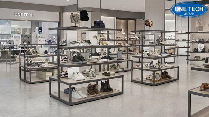 Tổng quan không gian trưng bày giày dép hiện đại Không gian cửa hàng giày dép sử dụng kệ trưng bày chuyên nghiệp tại Bắc Ninh