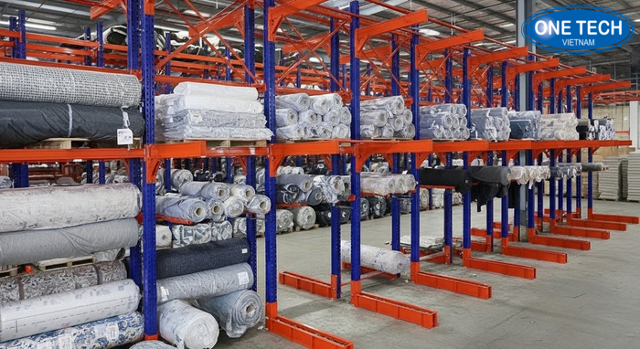 Ke de vai cuon ung dung thuc te Ke de vai cuon trong kho, bo tri loi di va phan khu theo ma vai