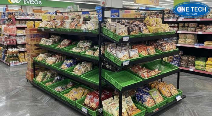 Kệ đa năng trưng bày mì tôm Mẫu kệ đa năng kết hợp khay và giỏ trưng bày mì tôm